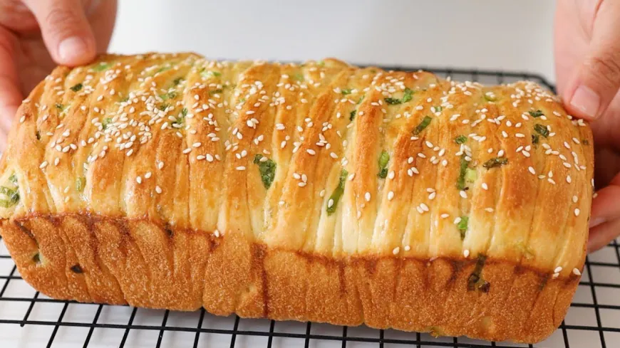 Scallion Pull Apart Bread