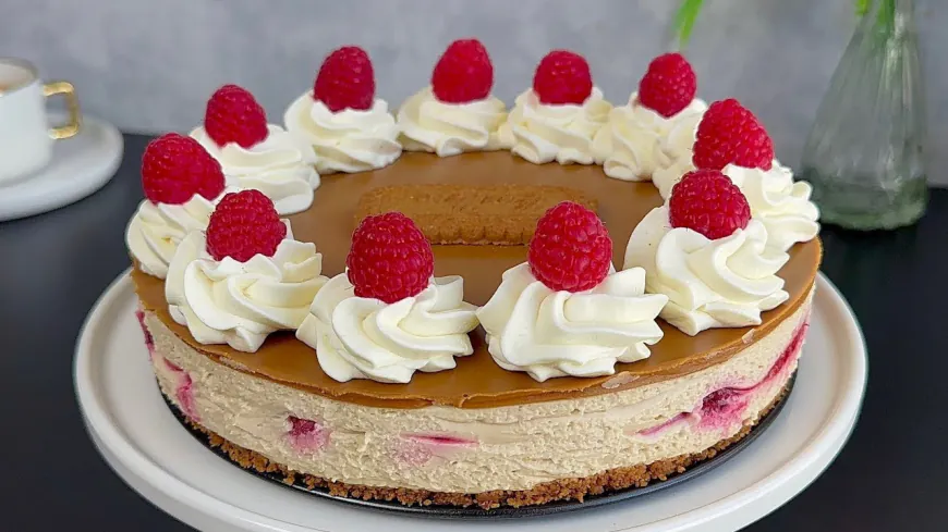 Speculoos Raspberry Cream Cake