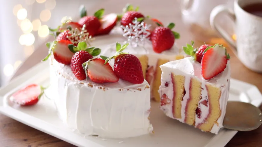 Strawberry And Raspberry Cream Cake