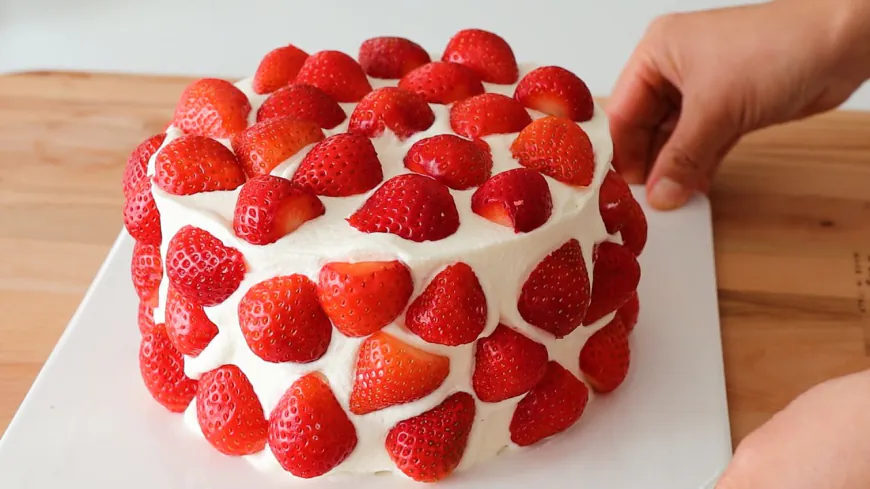 Strawberry Cream Cake