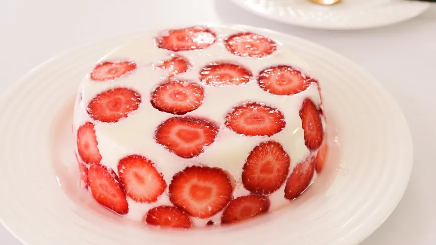 Strawberry Yogurt Cream Dessert