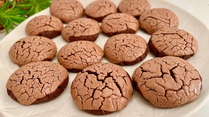 Chocolate Crinkle Cookies