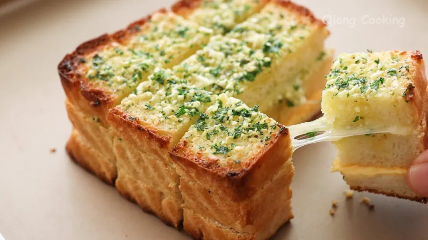 Cheesy Garlic Bread Bites Recipe