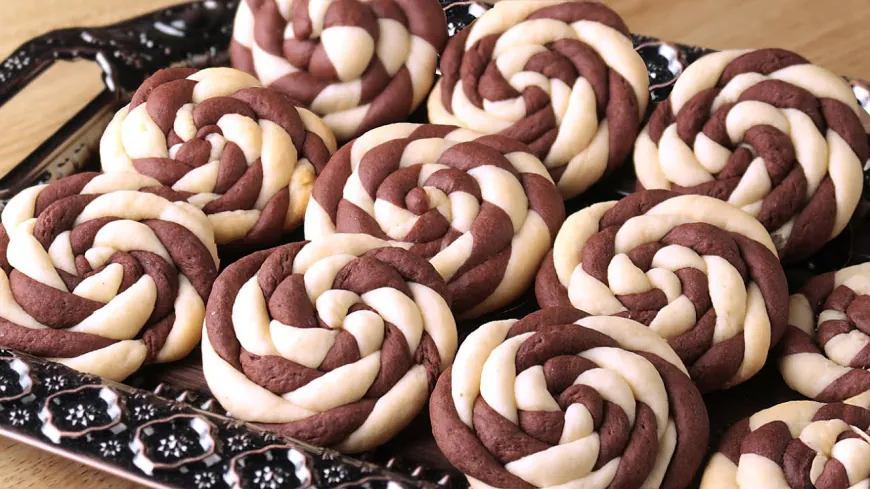 Chocolate and Vanilla Swirl Cookies Recipe