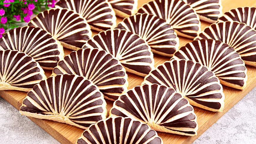 Fan Shaped Cocoa Biscuits Recipe