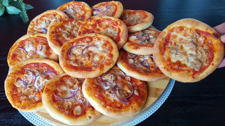 Mini Tuna Pizzas or Tuna Pizza Bites