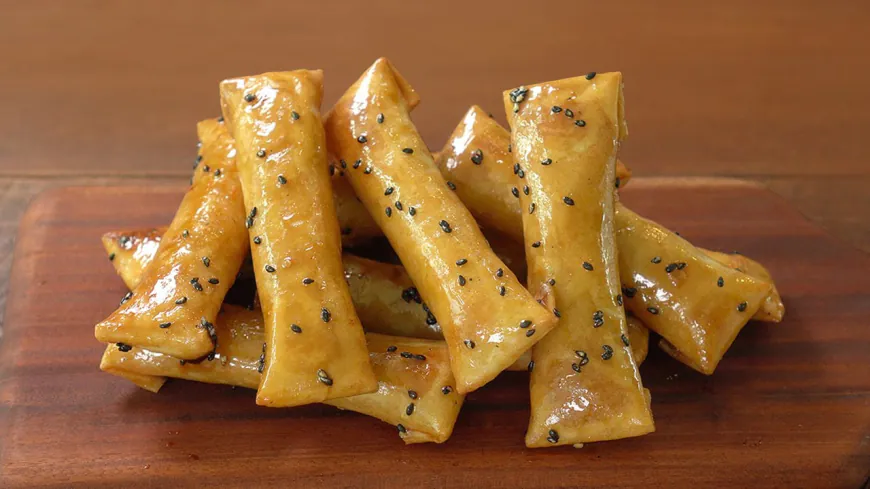 Crispy sweet potato rolls with sesame seeds