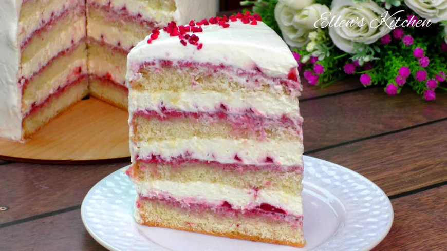 Strawberry White Chocolate Cream Cake